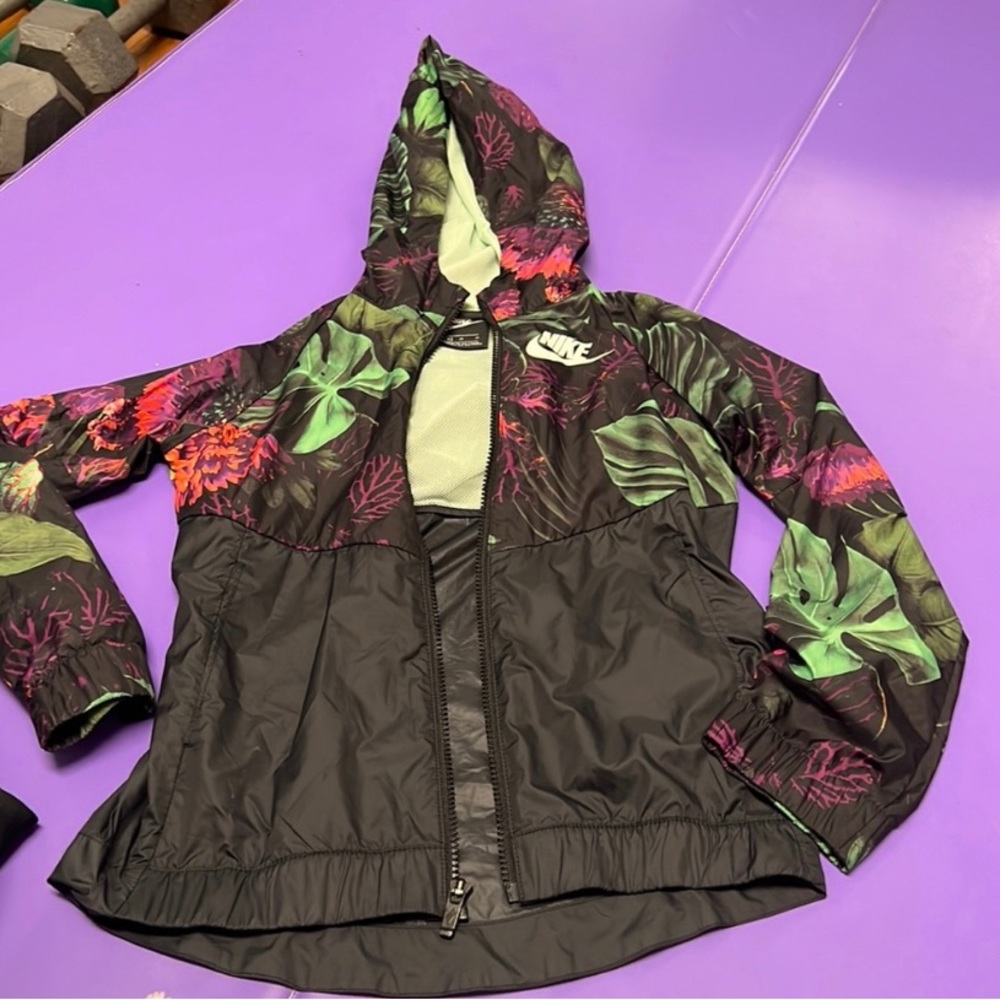 Nike wind breaker